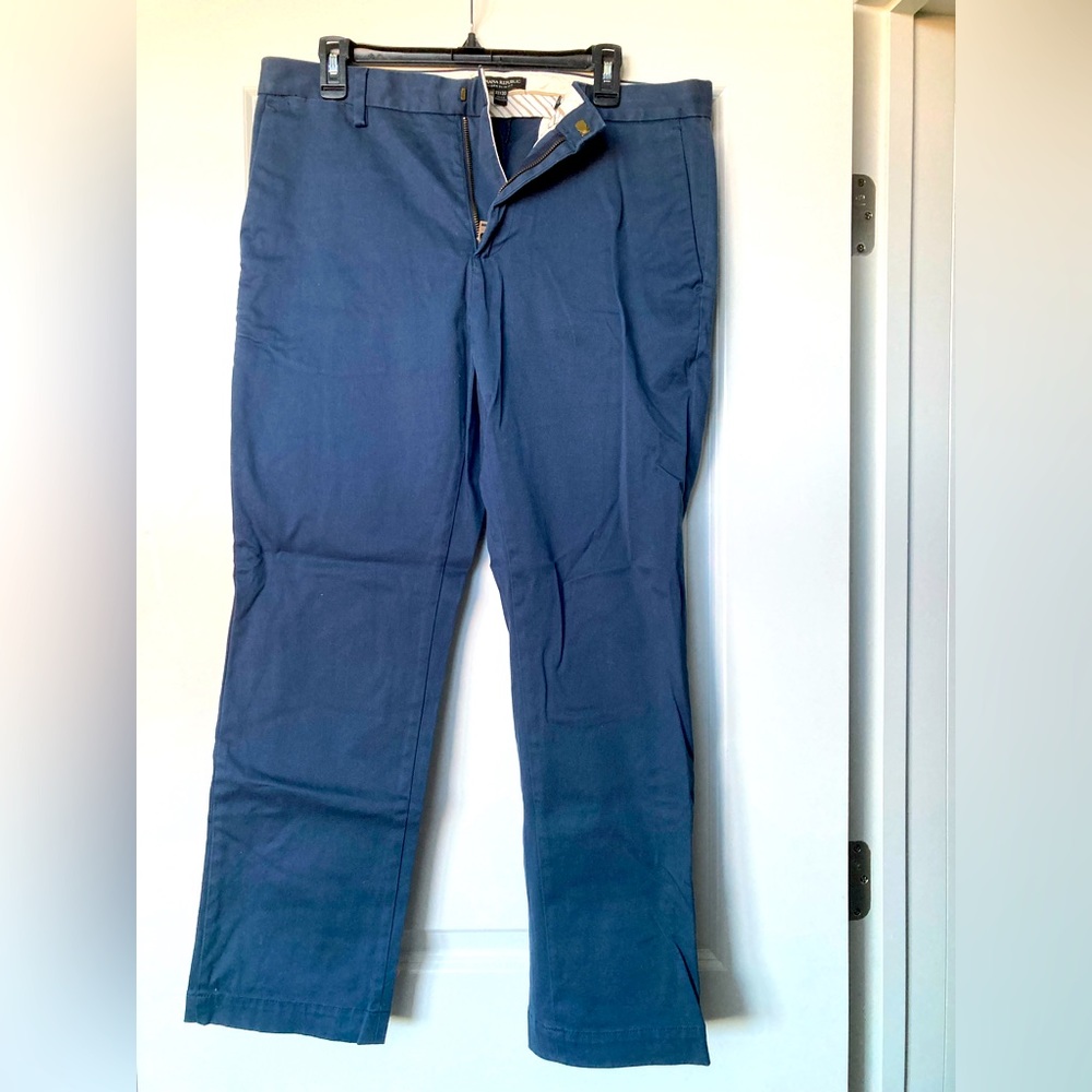 Banana Republic Men’s Dark Blue Rapid Movement Chinos size 33x30